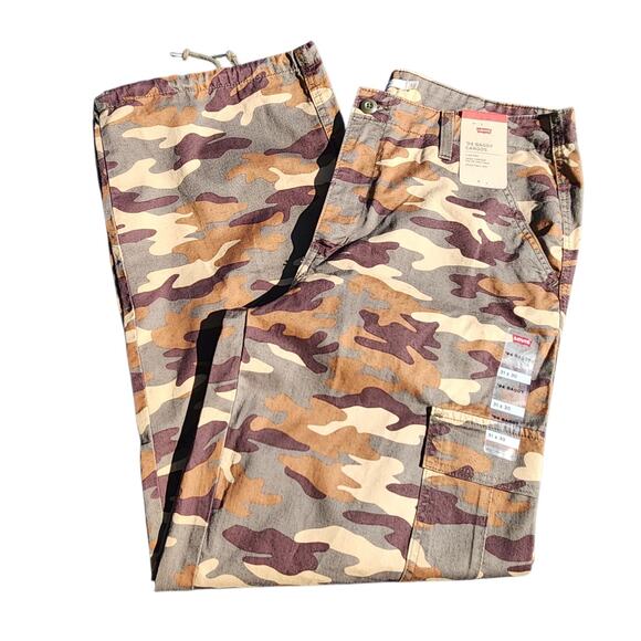 NWT LEVI'S WOMEN'S CARGO PANTS CAMO '94 BAGGY WIDE LEG SZ 10 31x30 STREET WEAR - Picture 2 of 10
